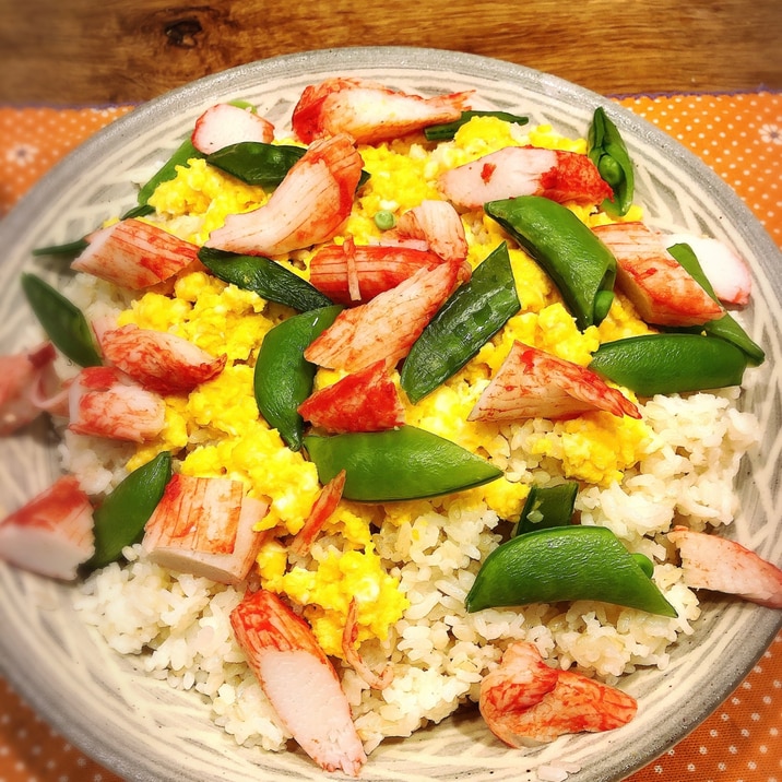 節約で美味!かにかまとスナップエンドウのちらし寿司